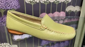 Globo Women's Mayfair Leather Slip-On Moccasin Shoes Lime Green